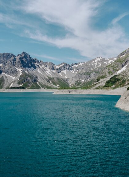 Großer Stausee im Brandnertal umgeben von Bergen | © Golm Silvretta Lünersee Tourismus GmbH Bregenz, Philipp Schilcher