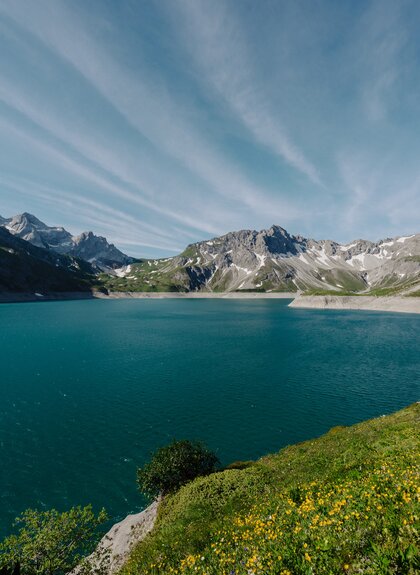 Großer Stausee im Brandnertal umgeben von Bergen | © Golm Silvretta Lünersee Tourismus GmbH Bregenz, Philipp Schilcher