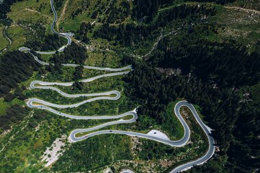 Kehren der Silvretta-Hochalpenstraße von oben | © Golm Silvretta Lünersee Tourismus GmbH Bregenz, Christoph Schoech